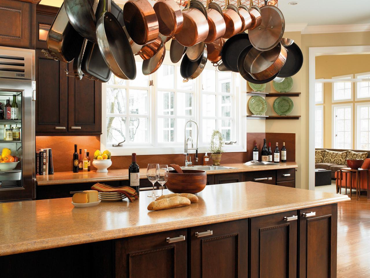 Tủ bếp Laminate kết hợp phụ kiện nhà bếp mang đến không gian nội thất hiện đại và tiện dụng nhất